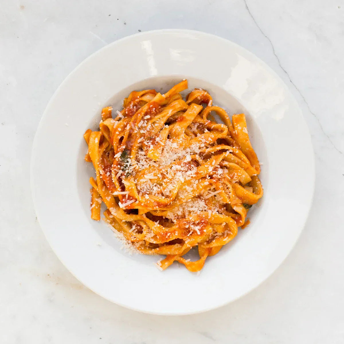 Fettuccine – Tomaten, Safran, Zwiebeln, Basilikum