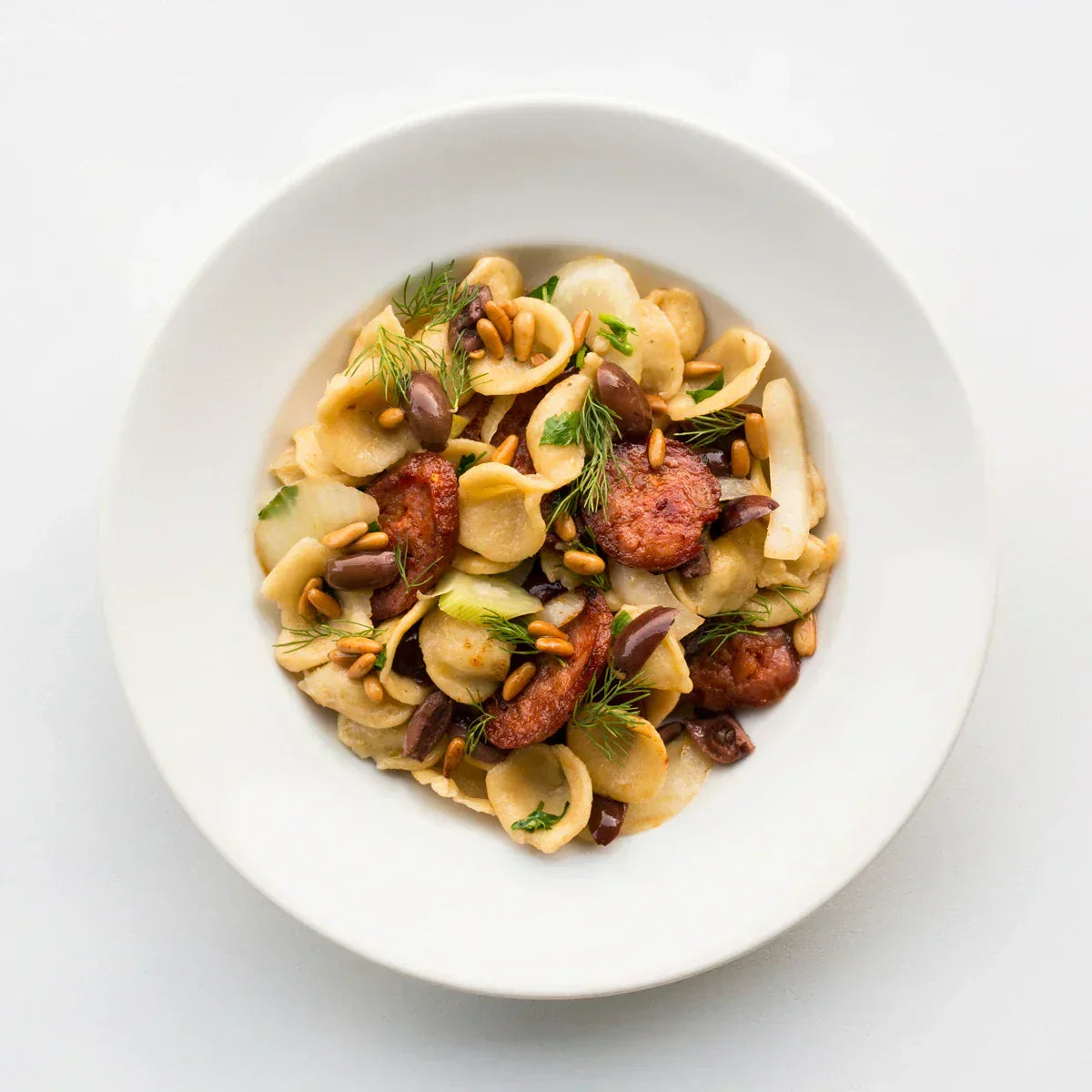 Orecchiette – Fenchel, Salame piccante, Oliven, Pinienkerne