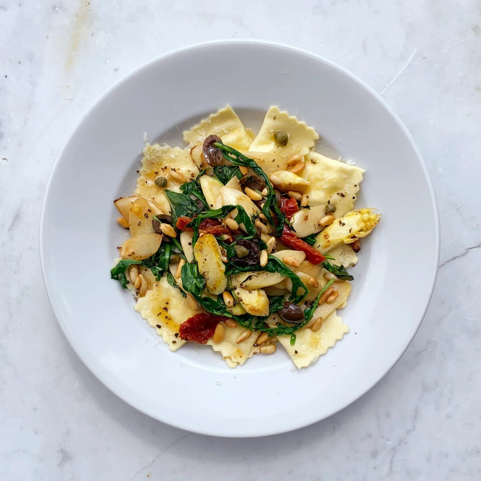 Ravioli – Ricotta-Zitronen-Füllung, Spargeln, getrocknete Tomaten, Nussbutter